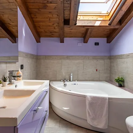 Casa Jasmine, Casa Con Giardino - Maggiore - Wifi - By Guestaly *