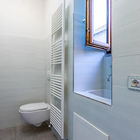 Casa Jasmine, Casa Con Giardino - Maggiore - Wifi - By Guestaly Feriehus